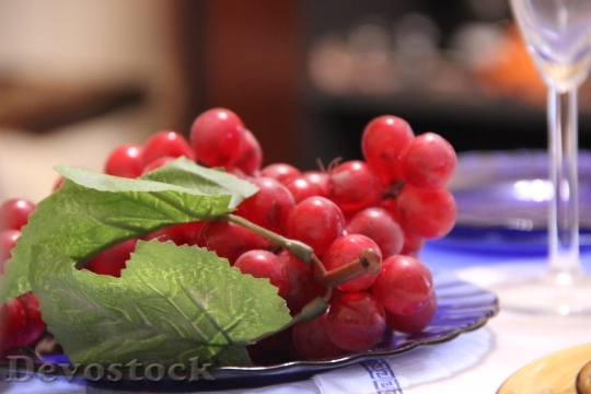 Devostock Grapes Dish Fruit 607083