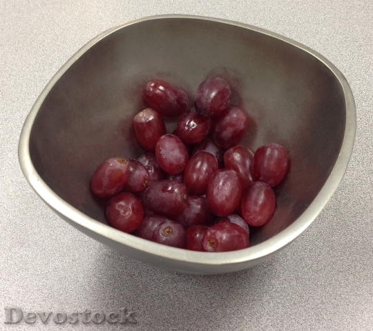 Devostock Grapes Red Pewter Bowl