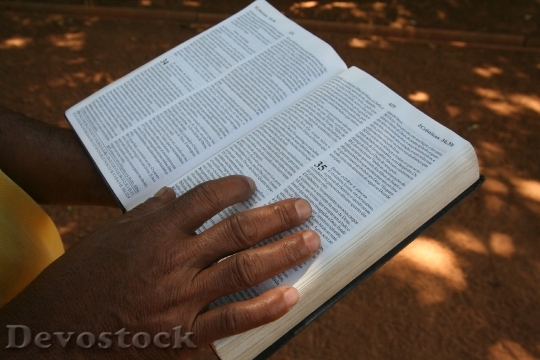 Devostock Hand Bible Religion 453220