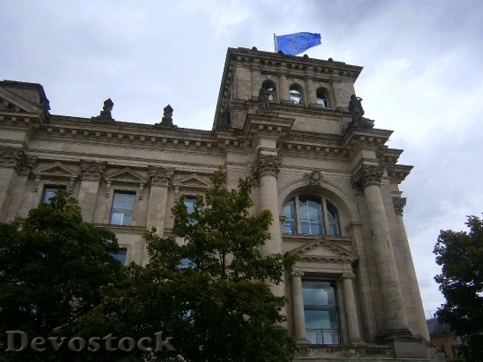 Devostock Housewife Berlin Reichstag Landmark