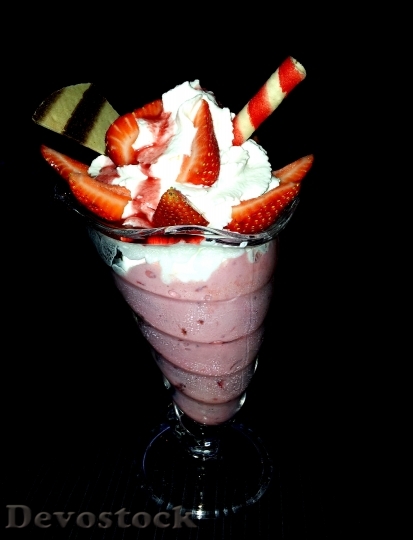 Devostock Ice Cream Strawberries Cream
