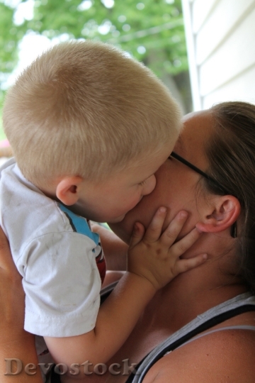 Devostock Kiss Toddler Family Love