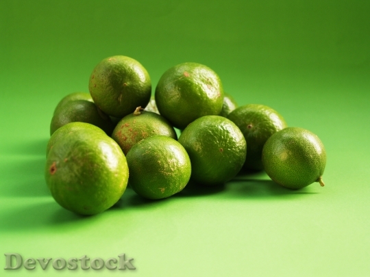Devostock Lime Green Lemon Slice 0