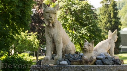Devostock Lynx Statue Family Young