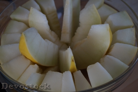 Devostock Melon Cantaloupe Sliced Yellow 1