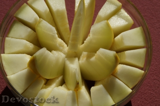 Devostock Melon Cantaloupe Sliced Yellow 2