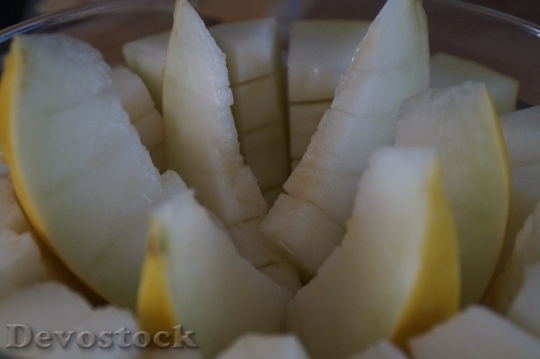 Devostock Melon Cantaloupe Sliced Yellow 3