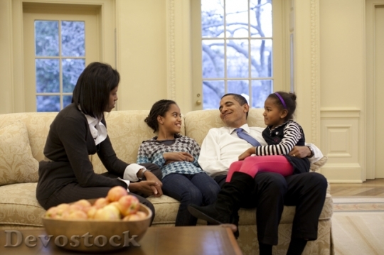 Devostock Obama Family In Oval