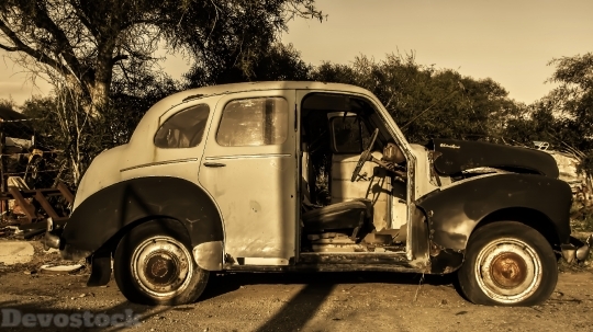 Devostock Old Car Abandoned Rusty