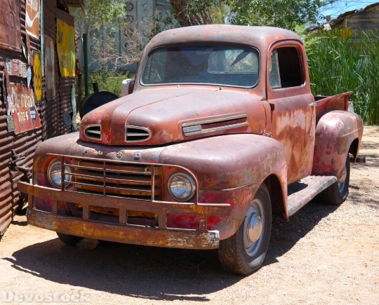 Devostock Old Car Rusty Truck