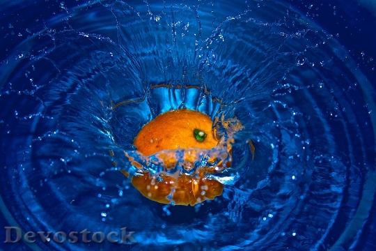 Devostock Orange Falling Water Fruits