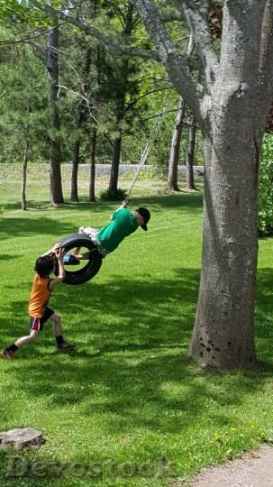 Devostock Outdoors Kids Playing Son