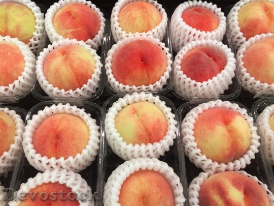 Devostock Peach Fruit Low Price