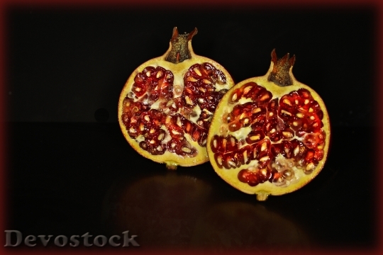 Devostock Pomegranate Fruit Urapfel Red
