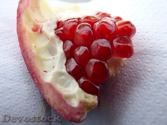 Devostock Pomegranate Red Cores Fruit