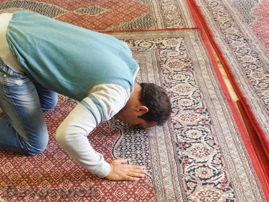 Devostock Prayer Islam Iran Muslim