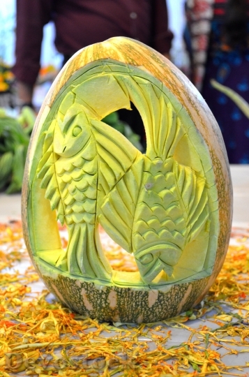 Devostock Pumpkin Carved Fruit Decoration