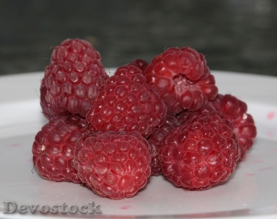 Devostock Raspberries Rubus Idaeus Berries