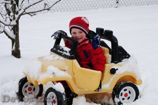 Devostock Snow Car Child Smile