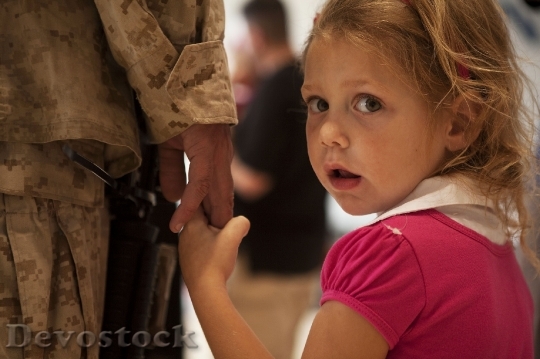 Devostock Soldier Daughter Child Looking
