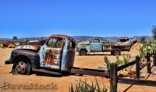 Devostock Stainless Desert Car Wreck