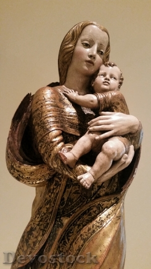 Devostock Statue Religion Saint Woman