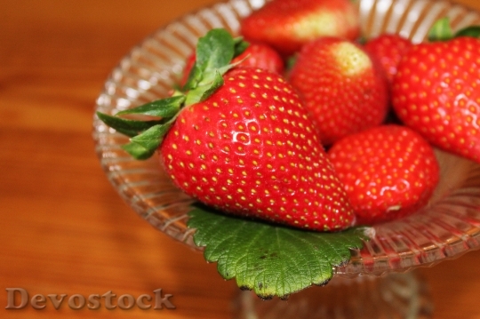 Devostock Strawberries Fruit Bowl Shell