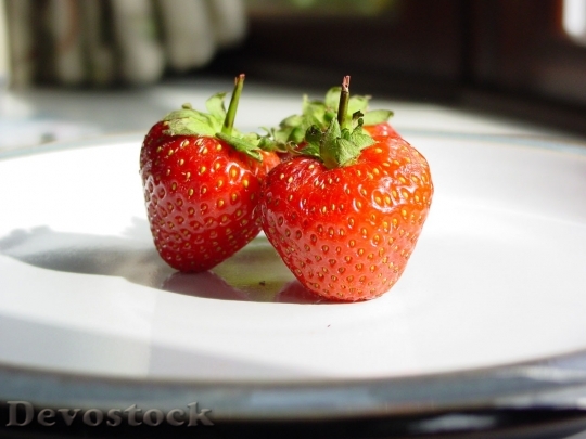 Devostock Strawberries Fruit Red Plate