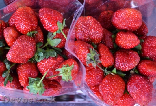 Devostock Strawberries Punnet Red Fruit