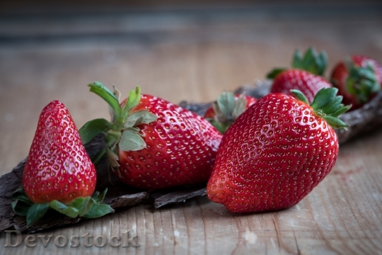 Devostock Strawberries Red Ripe Course