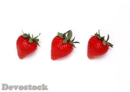 Devostock Strawberries With Leaves 0
