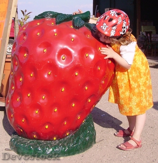 Devostock Strawberry Fountain Drinking Child