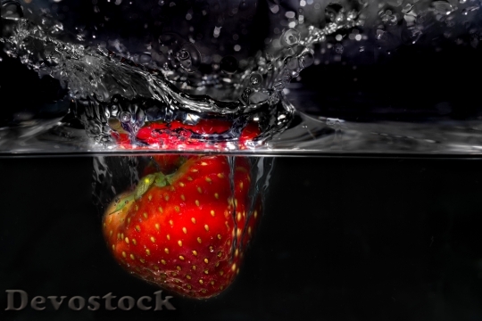 Devostock Strawberry Plunge Fresh Nutrition