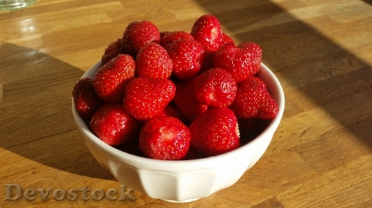 Devostock Strawberry Summer Berry Fruits