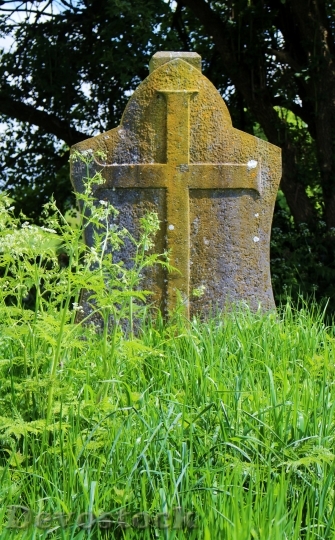 Devostock Tombstone Green Grass Cross