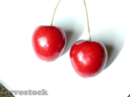 Devostock Two Red Cherry