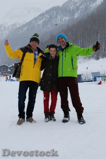 Devostock Valdesere Ski Vacation Family