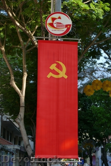 Devostock Vietnam Saigon Flag Hammer