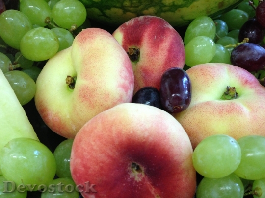 Devostock Vineyard Peach Grapes Fruit