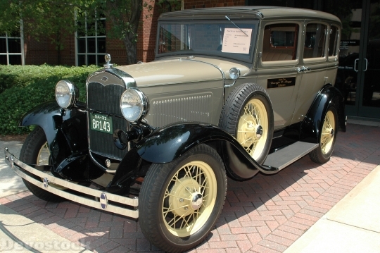 Devostock Vintage Car Classic Automobile 2