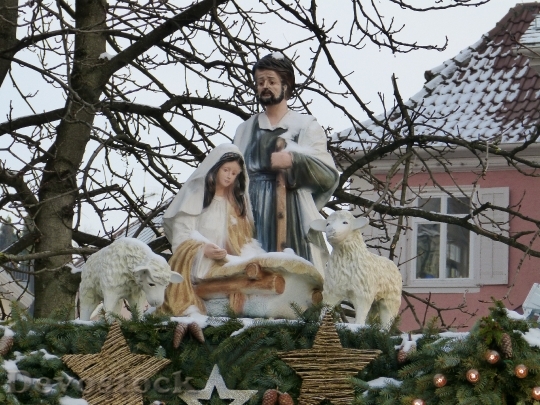 Devostock Weihnachtasmarkt Statue Maria 70079