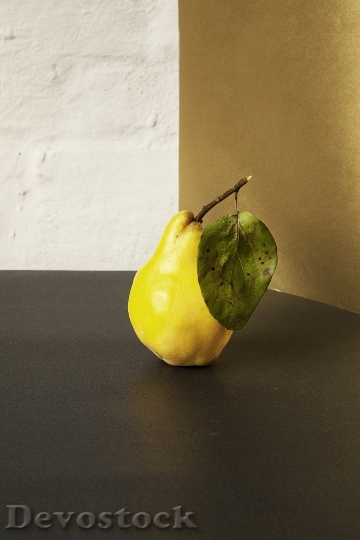 Devostock Yellow Pear With Leaf