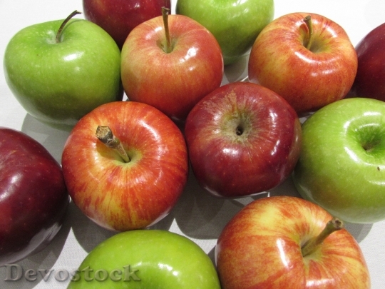Devostock Apples Red Green Rosh 1