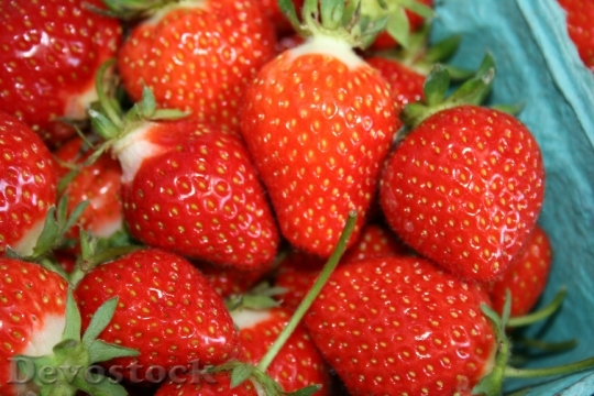 Devostock Berries Strawberries Healthy Sweet 1