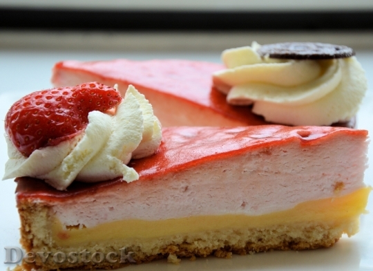 Devostock Cake Slice Topping Strawberry