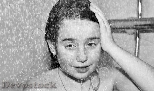 Devostock Child Girl Shower Water