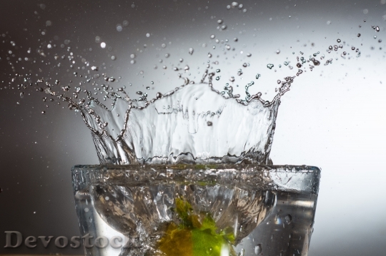 Devostock Drip Water Spray Liquid