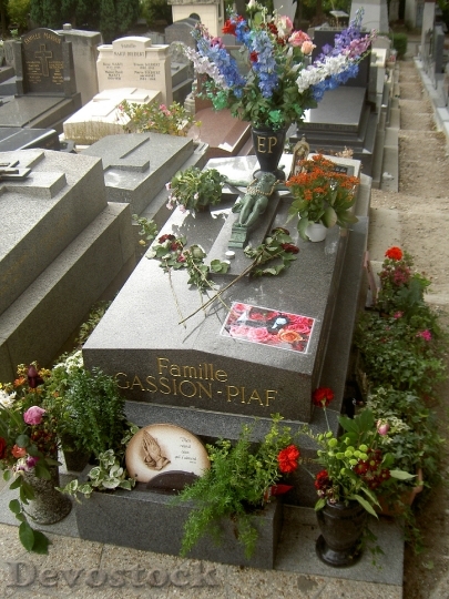 Devostock Edith Piaf Tomb Peace