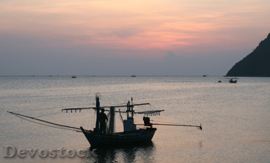 Devostock Fisherman Nets Mending Fishing