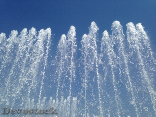 Devostock Fountain Water Blue White